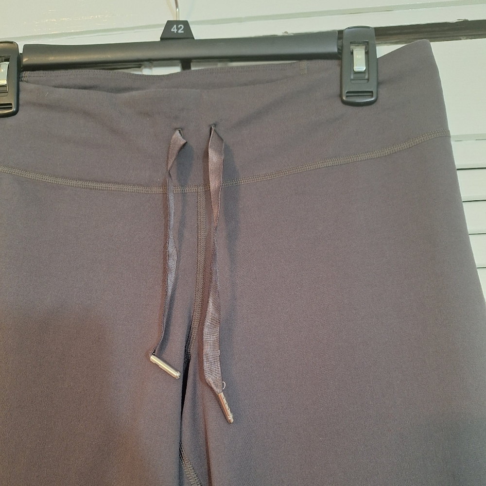Under Armour Gray Capri Leggings Pants Medium *C3 - Picture 4 of 6